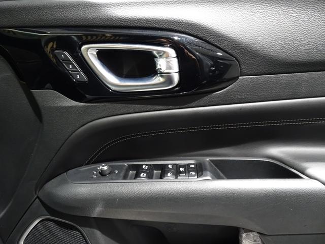 ジープ・コマンダー リミテッド ディーゼル 7人乗り 3列シート 純正ナビ・全周囲カメラ・CarPlay・Bluetooth・スマートキー・LEDライト・純正18インチAW・コーナーセンサー・パワーバックドア・シートヒーター・ETC(32枚目)