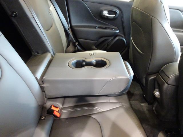 アームレストもしっかりと標準装備です