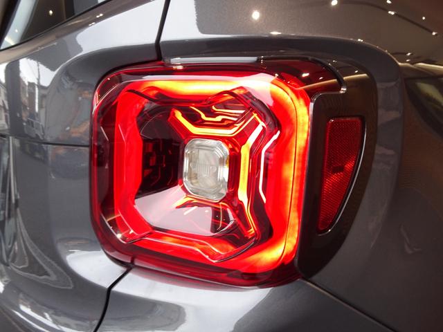 ジープ・レネゲード アルティテュード e-ハイブリッド(14枚目)