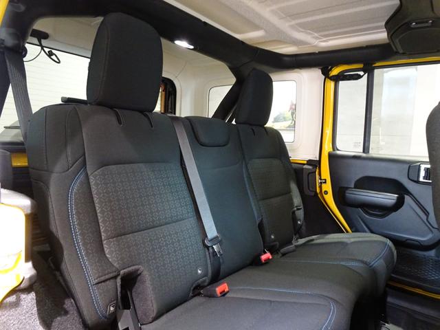 ジープ・ラングラーアンリミテッド アイランダー 限定車/3600CC/CarPlay/Bluetooth/Bカメラ/フロント・リアカメラ/前後障害物センサー/LEDヘッドライト/ETC/純正17インチAW(18枚目)