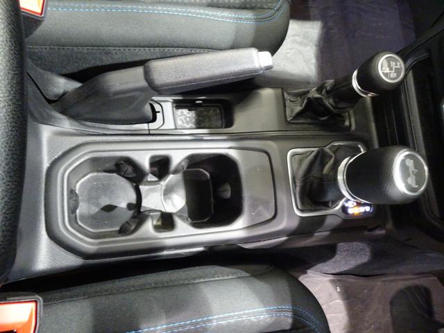 ジープ・ラングラーアンリミテッド アイランダー 限定車/3600CC/CarPlay/Bluetooth/Bカメラ/フロント・リアカメラ/前後障害物センサー/LEDヘッドライト/ETC/純正17インチAW(40枚目)