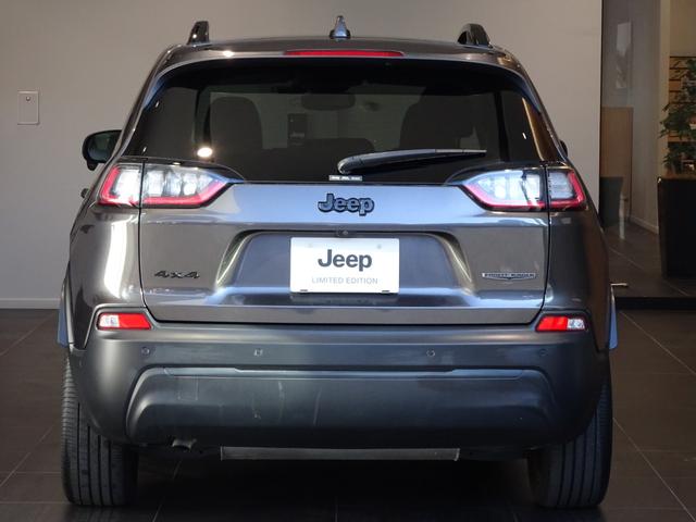 ジープ・チェロキー ナイトイーグル 限定車 フルセグナビ LED ACC 衝突軽減B カープレイ バックカメラ レーンセンス 電動サイドB ETC 自動駐車 バックソナー スマートキー 純正18インチAW(6枚目)