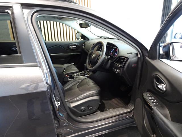 ジープ・チェロキー ナイトイーグル 限定車 フルセグナビ LED ACC 衝突軽減B カープレイ バックカメラ レーンセンス 電動サイドB ETC 自動駐車 バックソナー スマートキー 純正18インチAW(22枚目)