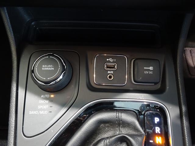 ジープ・チェロキー ナイトイーグル 限定車 フルセグナビ LED ACC 衝突軽減B カープレイ バックカメラ レーンセンス 電動サイドB ETC 自動駐車 バックソナー スマートキー 純正18インチAW(41枚目)