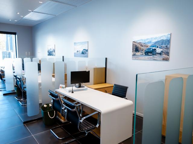 ジープ・チェロキー ナイトイーグル 限定車 フルセグナビ LED ACC 衝突軽減B カープレイ バックカメラ レーンセンス 電動サイドB ETC 自動駐車 バックソナー スマートキー 純正18インチAW(49枚目)