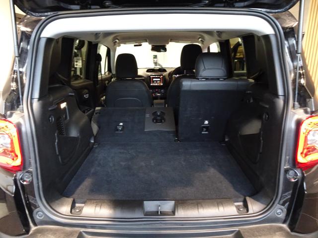 ジープ・レネゲード 　ワンオーナー　黒革シート　シートヒーター　前後ドラレコ　　衝突軽減ブレーキ　アダプティブクルーズコントロール　ＢＭＳ　ＥＴＣ　純正ナビ　ＡｐｐｌｅＣａｒＰｌａｙ　Ｂカメラ　フルセグＴＶ（17枚目）