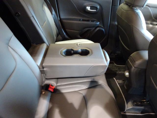 ジープ・レネゲード 　ワンオーナー　黒革シート　シートヒーター　前後ドラレコ　　衝突軽減ブレーキ　アダプティブクルーズコントロール　ＢＭＳ　ＥＴＣ　純正ナビ　ＡｐｐｌｅＣａｒＰｌａｙ　Ｂカメラ　フルセグＴＶ（20枚目）