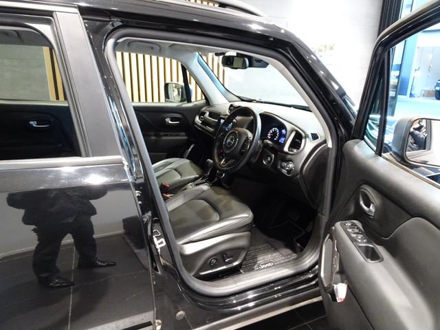 ジープ・レネゲード 　ワンオーナー　黒革シート　シートヒーター　前後ドラレコ　　衝突軽減ブレーキ　アダプティブクルーズコントロール　ＢＭＳ　ＥＴＣ　純正ナビ　ＡｐｐｌｅＣａｒＰｌａｙ　Ｂカメラ　フルセグＴＶ（23枚目）