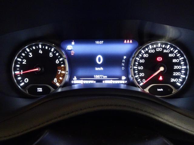 ジープ・レネゲード 　ワンオーナー　黒革シート　シートヒーター　前後ドラレコ　　衝突軽減ブレーキ　アダプティブクルーズコントロール　ＢＭＳ　ＥＴＣ　純正ナビ　ＡｐｐｌｅＣａｒＰｌａｙ　Ｂカメラ　フルセグＴＶ（30枚目）