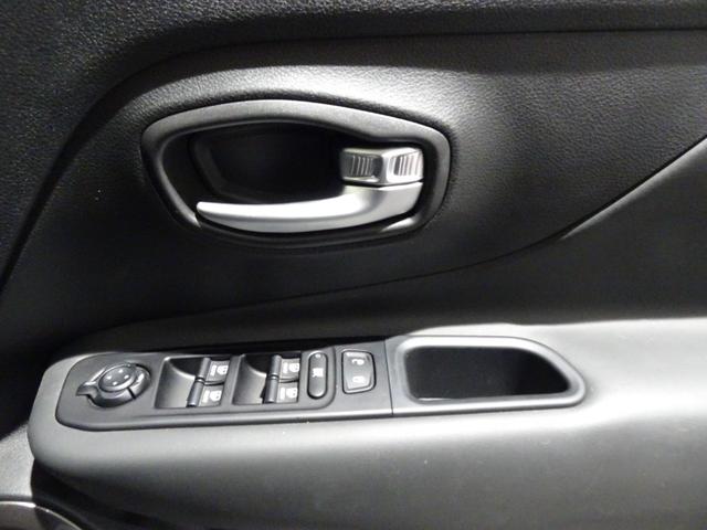 ジープ・レネゲード 　ワンオーナー　黒革シート　シートヒーター　前後ドラレコ　　衝突軽減ブレーキ　アダプティブクルーズコントロール　ＢＭＳ　ＥＴＣ　純正ナビ　ＡｐｐｌｅＣａｒＰｌａｙ　Ｂカメラ　フルセグＴＶ（32枚目）