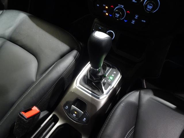 ジープ・レネゲード 　ワンオーナー　黒革シート　シートヒーター　前後ドラレコ　　衝突軽減ブレーキ　アダプティブクルーズコントロール　ＢＭＳ　ＥＴＣ　純正ナビ　ＡｐｐｌｅＣａｒＰｌａｙ　Ｂカメラ　フルセグＴＶ（42枚目）