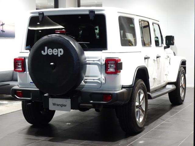 ジープ・ラングラーアンリミテッド 　ワンオーナー　黒革シ－ト　ＬＥＤライト　Ｂカメラ　Ｂｌｕｅｔｏｏｔｈ純正ナビ　　ＡｐｐｌｅＣａｒＰｌａｙ　ナビ　フルセグＴＶ　前面衝突警報　ＢＳＭ　　ＥＴＣ　　（ブライトホワイトクリアコート）（7枚目）