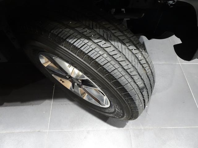 ジープ・ラングラーアンリミテッド 　ワンオーナー　黒革シ－ト　ＬＥＤライト　Ｂカメラ　Ｂｌｕｅｔｏｏｔｈ純正ナビ　　ＡｐｐｌｅＣａｒＰｌａｙ　ナビ　フルセグＴＶ　前面衝突警報　ＢＳＭ　　ＥＴＣ　　（ブライトホワイトクリアコート）（9枚目）