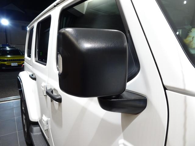 ジープ・ラングラーアンリミテッド 　ワンオーナー　黒革シ－ト　ＬＥＤライト　Ｂカメラ　Ｂｌｕｅｔｏｏｔｈ純正ナビ　　ＡｐｐｌｅＣａｒＰｌａｙ　ナビ　フルセグＴＶ　前面衝突警報　ＢＳＭ　　ＥＴＣ　　（ブライトホワイトクリアコート）（11枚目）