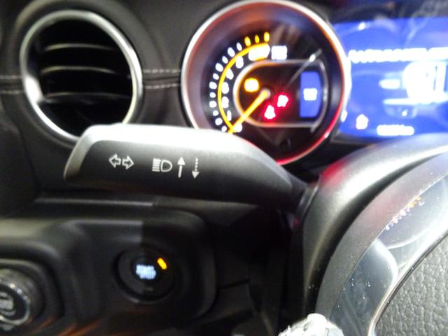 ジープ・ラングラーアンリミテッド 　ワンオーナー　黒革シ－ト　ＬＥＤライト　Ｂカメラ　Ｂｌｕｅｔｏｏｔｈ純正ナビ　　ＡｐｐｌｅＣａｒＰｌａｙ　ナビ　フルセグＴＶ　前面衝突警報　ＢＳＭ　　ＥＴＣ　　（ブライトホワイトクリアコート）（28枚目）