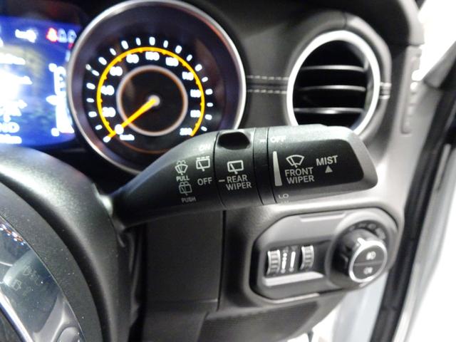 ジープ・ラングラーアンリミテッド 　ワンオーナー　黒革シ－ト　ＬＥＤライト　Ｂカメラ　Ｂｌｕｅｔｏｏｔｈ純正ナビ　　ＡｐｐｌｅＣａｒＰｌａｙ　ナビ　フルセグＴＶ　前面衝突警報　ＢＳＭ　　ＥＴＣ　　（ブライトホワイトクリアコート）（29枚目）