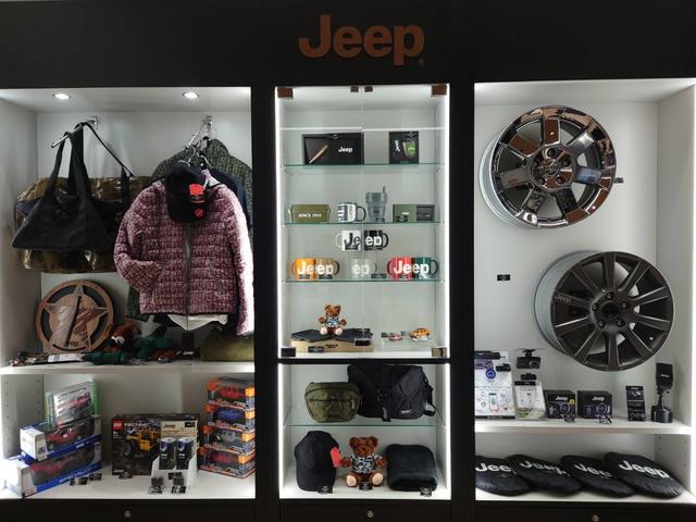 ジープ・ラングラーアンリミテッド 　ワンオーナー　黒革シ－ト　ＬＥＤライト　Ｂカメラ　Ｂｌｕｅｔｏｏｔｈ純正ナビ　　ＡｐｐｌｅＣａｒＰｌａｙ　ナビ　フルセグＴＶ　前面衝突警報　ＢＳＭ　　ＥＴＣ　　（ブライトホワイトクリアコート）（57枚目）