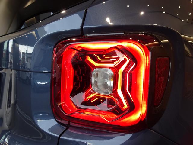 ジープ・レネゲード アルティテュード　ｅ－ハイブリッド（14枚目）