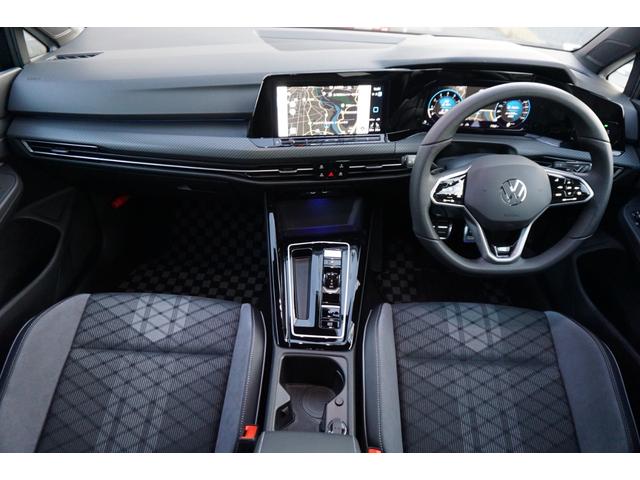 禁煙車で嫌な匂いなども無く綺麗な状態を保っております。