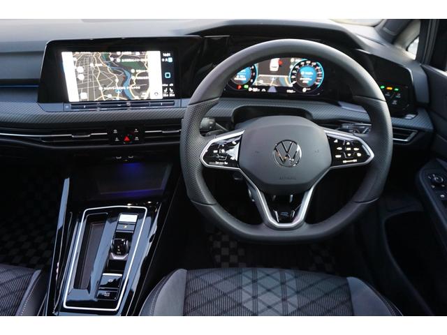 見た目はシンプル、機能は充実。直感的に操作が出来るデジタルコックピット！！