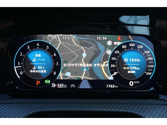 デジタルメータークラスター・大型１０．２５インチＴＦＴ液晶ディスプレイ。通常のメーター表示やナビゲーションマップ、アシストシステムなど、好みに応じて表示を切り替え可能です。