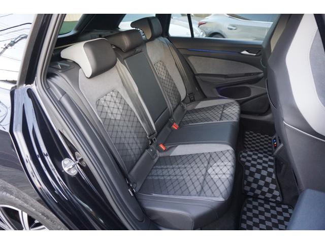 リヤシートもご覧の通り綺麗な状態です。