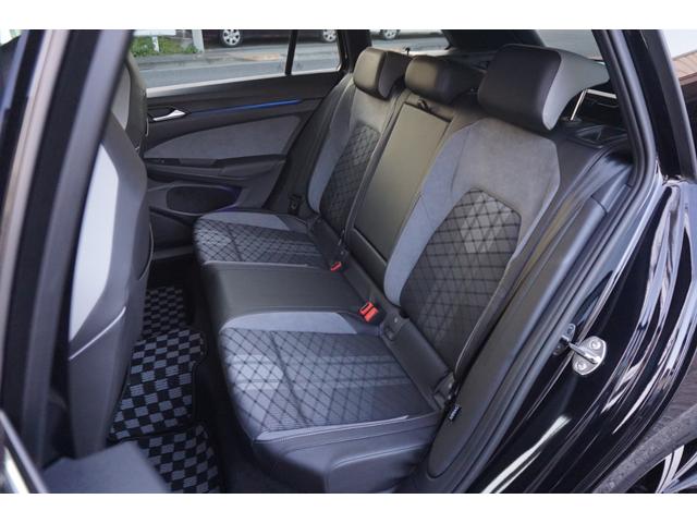 リヤシートもご覧の通り綺麗な状態です。