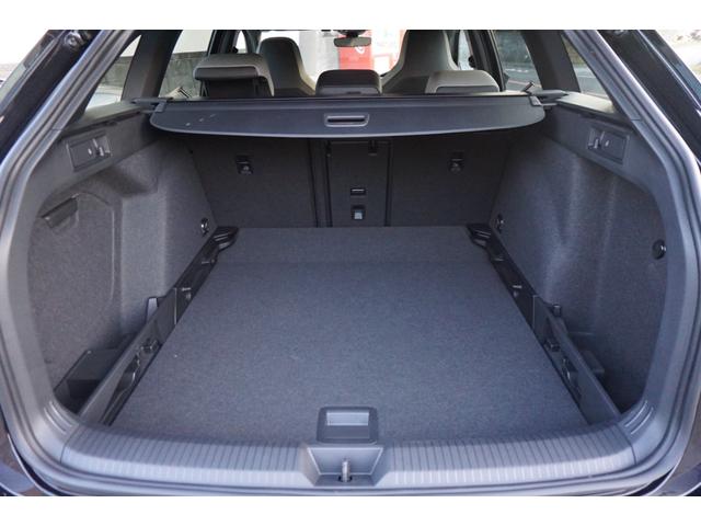 綺麗なラゲージスペースです。分割可倒式リヤシートでたくさんの荷物や長い荷物も運べて、低い開口部は積み降ろしもスムーズです。