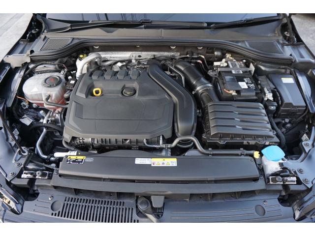 マイルドハイブリッドシステムを備えたエンジンとともに、街乗りからロングドライブまで力強く高効率の走りを楽しめます。