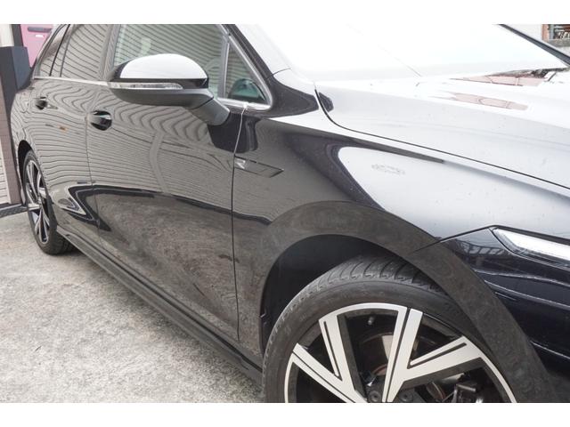 外装は艶々でとても綺麗な状態を保っております。