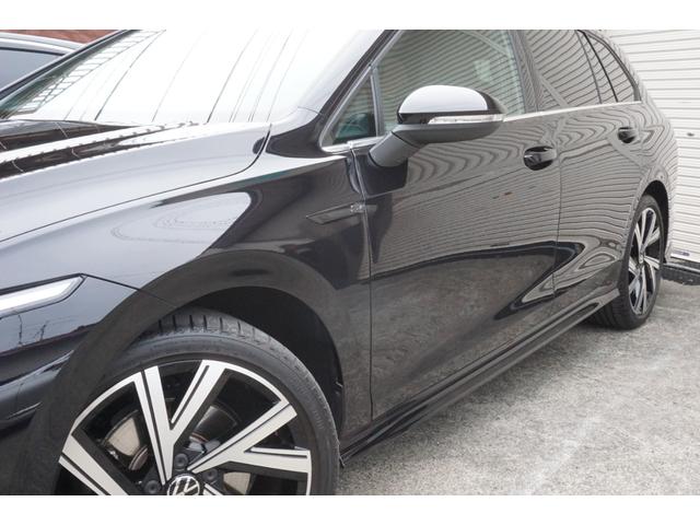 外装は艶々でとても綺麗な状態を保っております。