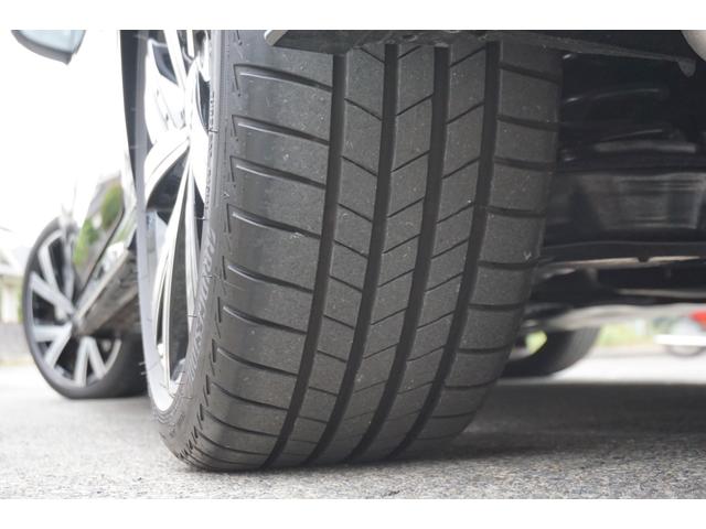 タイヤは前後共に７ミリ程度残っています。