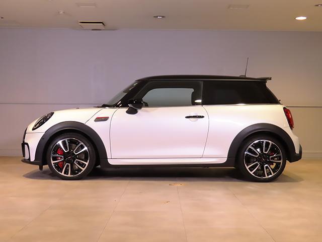 ＭＩＮＩ ＪＣＷ　プレミアムプラスパッケージ　ＪＣＷトリム　電子サイドブレーキタイプＡＣＣ搭載　ヒータ付ダイナミカレザーコンビシート　ＨＤＤナビ・ＥＴＣ２．０　パークセンサー付バックカメラ　ヘッドアップディスプレイ・デジタルメーター（17枚目）