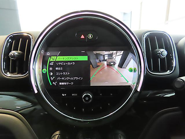 クーパーＤ　クロスオーバー　ＡＣＣ搭載　ＭＩＮＩドライビングモード　キック開閉　コンフォートアクセス　ＨＤＤナビ・ＥＴＣ２．０　前後パークセンサー付バックカメラ　１８ｉｎブラックＡＷ　ＬＥＤヘッドライト(9枚目)