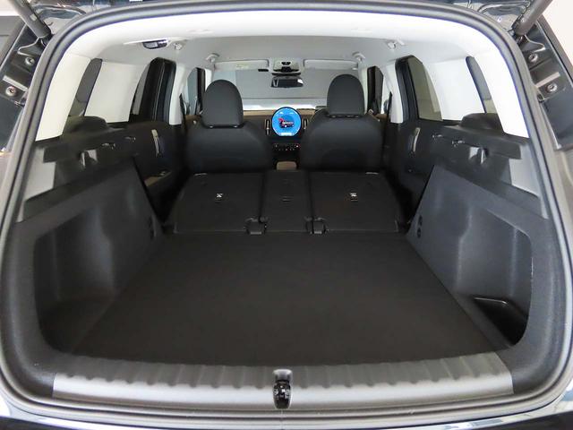 ＭＩＮＩ カントリーマンＳオール４　クラシック・トリム　クラシックトリムＭパッケージ＝ブラック内装＋外観樹脂パーツ採用・ハーマンカードンスピーカー＋べスキンクロスパワーシート＋プライバシーガラス＋インテリアカメラ（11枚目）