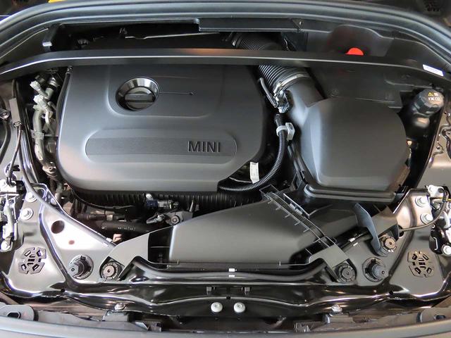 ＭＩＮＩ カントリーマンＳオール４　クラシック・トリム　クラシックトリムＭパッケージ＝ブラック内装＋外観樹脂パーツ採用・ハーマンカードンスピーカー＋べスキンクロスパワーシート＋プライバシーガラス＋インテリアカメラ（24枚目）