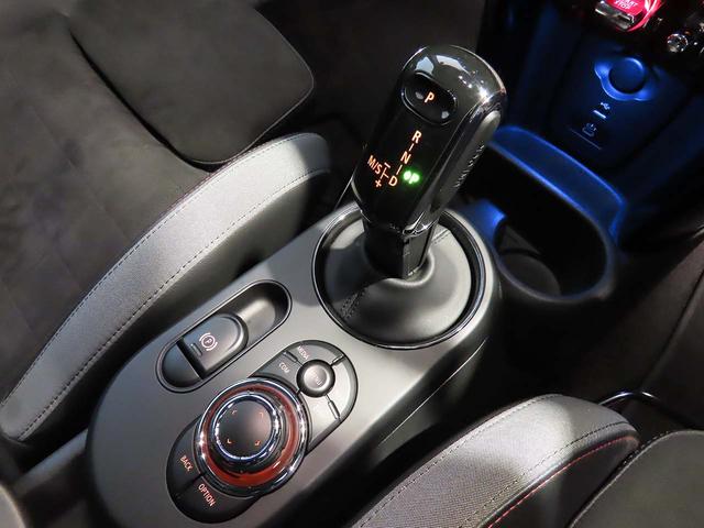 ＭＩＮＩ ジョンクーパーワークス　ジョンクーパーワークストリム　アップルカープレイインテグレーション＋ＥＴＣ２．０　パークセンサー付バックカメラ　デジタルメーター　電子サイドブレーキタイプＡＣＣ搭載　ヒータ付ダイナミカレザーコンビシート（11枚目）