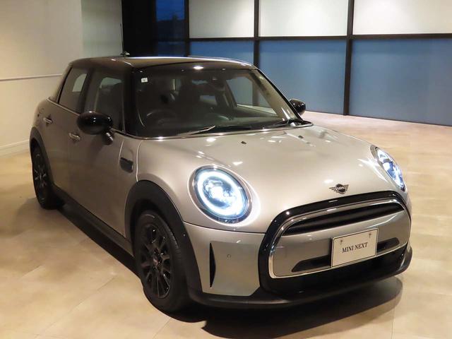 ＭＩＮＩ クーパーＤプレミアムプラスパッケージクラシックトリム　アップルカープレイインテグレーション・ＥＴＣ２．０　パークセンサー付バックカメラ　ドライビングモード　電子サイドブレーキタイプＡＣＣ搭載　ヒーター付レザレットコンビシート（16枚目）