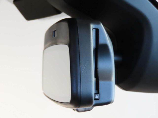 ＭＩＮＩ クーパー　レゾリュート・エディション　特別仕様＝ブラックパールライトチェッカードレザレットコンビシート＋専用エクステリア＋インテリア　衝突被害軽減ブレーキ搭載　アップルカープレイインテグレーション＋ＥＴＣ・（13枚目）