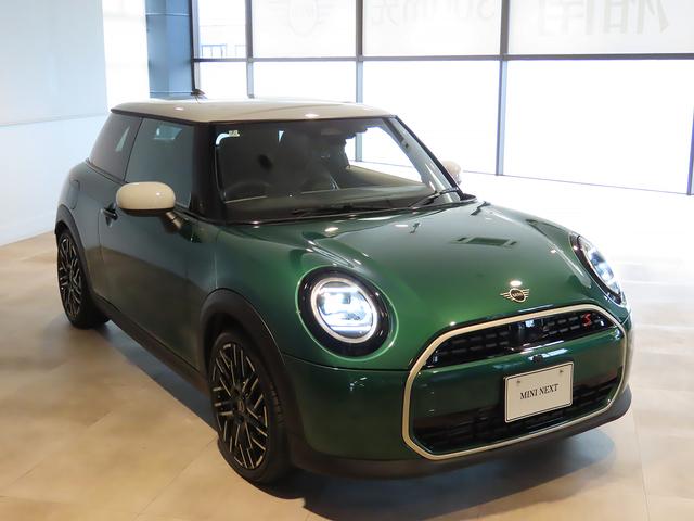 ＭＩＮＩ クーパーＳ　フェイバリット・トリム　ハーマンカードンスピーカー＋ナイトシェードブルーパワーシート＋１８ｉｎホイール＋プライバシーガラス（16枚目）