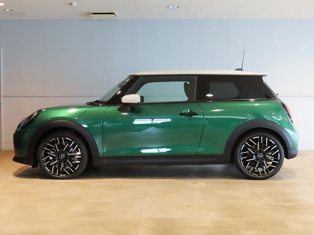 ＭＩＮＩ クーパーＳ　フェイバリット・トリム　ハーマンカードンスピーカー＋ナイトシェードブルーパワーシート＋１８ｉｎホイール＋プライバシーガラス（17枚目）
