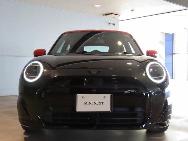 ＭＩＮＩ クーパーＳＥ　ジョン・クーパー・ワークス・トリム　ＪＣＷトリム＝専用インテリア＆エクステリア＆ＡＣＣ　スマートフォン連動タッチナビゲーションモニター＋ＥＴＣ２．０　パークセンサー付全周囲カメラ１７インチＪＣＷホイール・（16枚目）