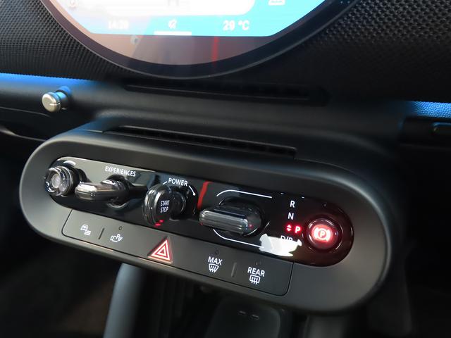 ＭＩＮＩ クーパーＳＥ　ジョン・クーパー・ワークス・トリム　ＪＣＷトリム＝専用インテリア＆エクステリア＆１７インチＪＣＷホイール・ＡＣＣ　スマートフォン連動タッチナビゲーションモニター＋ＥＴＣ２．０　パークセンサー付全周囲カメラ（12枚目）