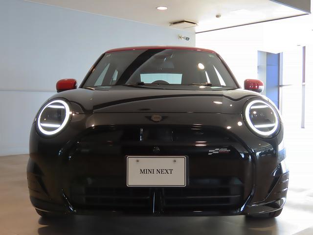 ＭＩＮＩ クーパーＳＥ　ジョン・クーパー・ワークス・トリム　ＪＣＷトリム＝専用インテリア＆エクステリア＆１７インチＪＣＷホイール・ＡＣＣ　スマートフォン連動タッチナビゲーションモニター＋ＥＴＣ２．０　パークセンサー付全周囲カメラ（16枚目）