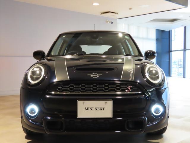 ＭＩＮＩ クーパーＳＤ　６０イヤーズ　エディション・期間限定特別仕様＝ヒーター付ダークマロンレザーシート＋各専用パーツ＋１７インチ６０イヤーズホール　ＡＣＣ　タッチＨＤＤナビ＋ＥＴＣ２．０　前後パークセンサー付バックカメラ（12枚目）