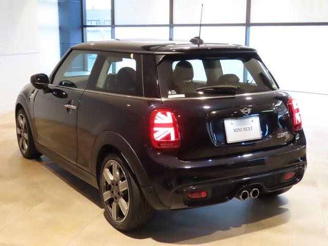 ＭＩＮＩ クーパーＳＤ　６０イヤーズ　エディション・期間限定特別仕様＝ヒーター付ダークマロンレザーシート＋各専用パーツ＋１７インチ６０イヤーズホール　ＡＣＣ　タッチＨＤＤナビ＋ＥＴＣ２．０　前後パークセンサー付バックカメラ（18枚目）