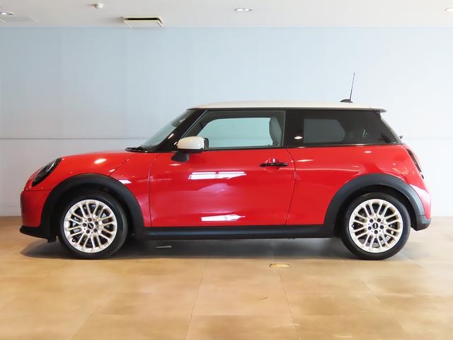 ＭＩＮＩ クーパーＣ　フェイバリット・トリム　認定中古車輌　禁煙使用ワンオーナー記録簿　フェイバードトリムグレー内装＋１７インチＵスポークホイール　Ｍパッケージハーマンカードンスピーカー＋プライバシーガラス＋インテリアカメラ　ＡＣＣ　ナビ＋ＥＴＣ（18枚目）