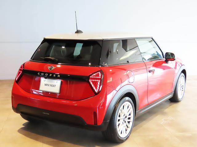 ＭＩＮＩ クーパーＣ　フェイバリット・トリム　認定中古車輌　禁煙使用ワンオーナー記録簿　フェイバードトリムグレー内装＋１７インチＵスポークホイール　Ｍパッケージハーマンカードンスピーカー＋プライバシーガラス＋インテリアカメラ　ＡＣＣ　ナビ＋ＥＴＣ（22枚目）
