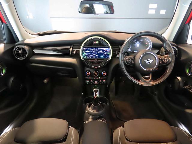 ＭＩＮＩ クーパーＳ　パディ・ホプカーク・エディション　認定中古車輌　禁煙ワンオーナー整備記録簿　ＡＣＣ搭載　ＨＤＤナビ＋ＥＴＣ　パークセンサー付バックカメラ　８０台限定特別仕様　パドルシフト付ＪＣＷステアリング＋各意匠＋ピアノブラックパーツ＋ステッカー（2枚目）