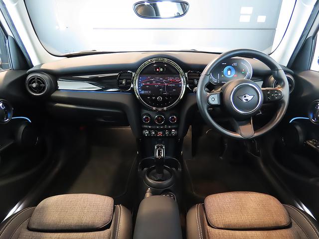 ＭＩＮＩ クーパーＤ　クラシック・トリム　認定中古車輌　禁煙ワンオーナー整備記録簿　衝突被害軽減ブレーキ搭載　フェドンストリートＥＤ専用オリジナルデカール　ＨＤＤナビ＋ＥＴＣ　パークセンサー付バックカメラ　ドライビングモード　１６ｉｎホイール（2枚目）